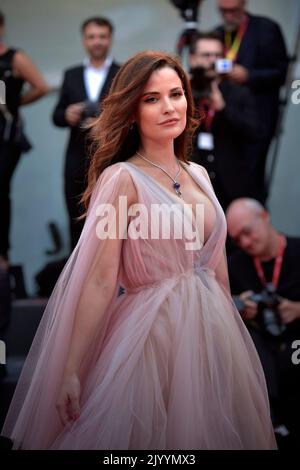 Venise, Italie. 08th septembre 2022. VENISE, ITALIE - SEPTEMBRE 08:Giulia Elettra Gorietti assiste au tapis rouge 'Blonde' au Festival international du film de Venise 79th sur 08 septembre 2022 à Venise, Italie. Credit: dpa/Alay Live News Banque D'Images