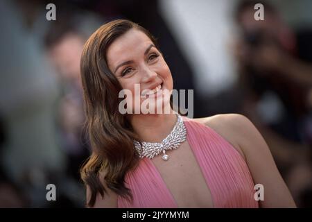 Venise, Italie. 08th septembre 2022. VENISE, ITALIE - SEPTEMBRE 08 : Ana de Armas assiste au tapis rouge 'Blonde' au Festival international du film de Venise 79th sur 08 septembre 2022 à Venise, Italie. Credit: dpa/Alay Live News Banque D'Images