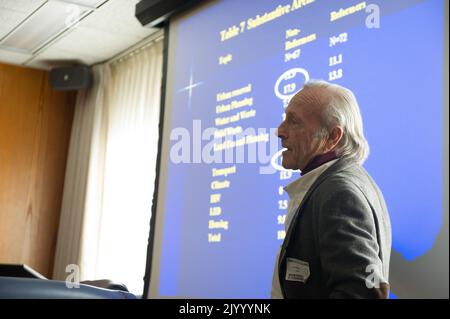 Présentation sur l'échange de politiques, avec le secrétaire adjoint à l'élaboration des politiques et à la recherche (PDR), Raphael Bostic, et le spécialiste britannique des politiques de logement, Tim Campbell. Banque D'Images