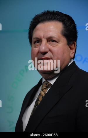 Portrait de Richard Santangelo, gestionnaire de programme, gestion du logement public et conservation de l'énergie, Bureau du logement public et indien. Banque D'Images