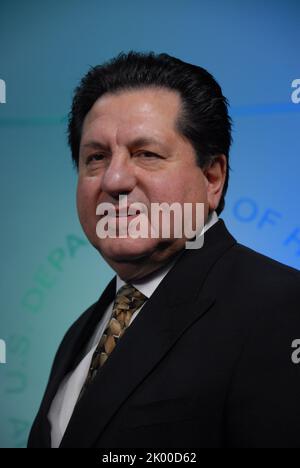 Portrait de Richard Santangelo, gestionnaire de programme, gestion du logement public et conservation de l'énergie, Bureau du logement public et indien. Banque D'Images