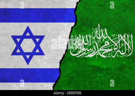 Le Hamas et Israël ont peint des drapeaux sur un mur avec une fissure. Les relations entre Israël et le Hamas. Le Hamas et Israël se flaquent ensemble Banque D'Images