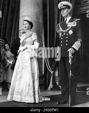 La reine Elizabeth II et le prince Philip, duc d'Édimbourg, en Nouvelle-Galles du Sud, lors de la tournée royale de février 1954 de la reine en Australie. Banque D'Images