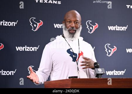 Love Smith, entraîneur en chef de Houston Texans, nous parle de l'honneur spécial d'être sur trois hommes de couleur travaillant comme entraîneurs en chef pour une équipe sportive professionnelle Banque D'Images
