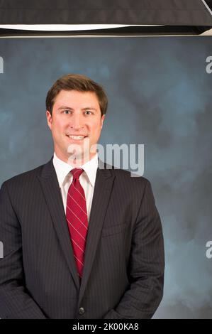 Portrait officiel de Mike Nixon, conseiller principal en politique du logement, Bureau du secrétaire. Banque D'Images