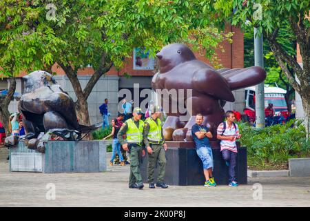 Colombie, Medellin, Pablo Escobar, le droguateur, a bombardé une statue de Botero le 10th juin 1995. L'artiste a donné la statue originale à droite Banque D'Images