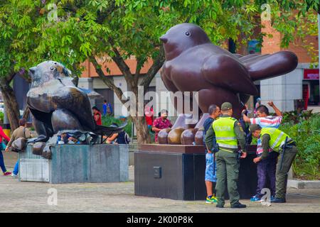 Colombie, Medellin, Pablo Escobar, le droguateur, a bombardé une statue de Botero le 10th juin 1995. L'artiste a donné la statue originale à droite Banque D'Images