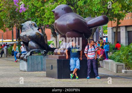 Colombie, Medellin, Pablo Escobar, le droguateur, a bombardé une statue de Botero le 10th juin 1995. L'artiste a donné la statue originale à droite Banque D'Images