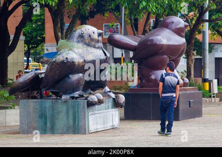 Colombie, Medellin, Pablo Escobar, le droguateur, a bombardé une statue de Botero le 10th juin 1995. L'artiste a donné la statue originale à droite Banque D'Images