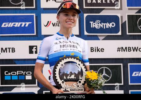 Val Di Sole, Italie. 04th septembre 2022. (6) Loana Lecomte (FRA) 2nd place à Val di Sole cross-coutry course. Pendant la coupe du monde de vélo de montagne UCI - Elite Women - Cross Country Olympique course, MTB - VTT à Val di Sole, Italie, 04 septembre 2022 crédit: Agence de photo indépendante/Alay Live News Banque D'Images
