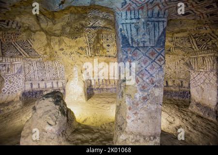 Colombie, San Andres de Pisimbala, Parque Arqueologico Nacional Tierradentro a plus de 200 tombes funéraires de leaders indiens souterraines dans des rochers. Banque D'Images