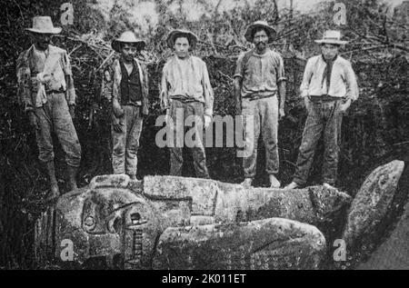 Colombie, San Agustin, photos des fouilles des années 1940 et 1950 dans le musée du Parque Arqueologico de San Agustin ou du San Agustin Banque D'Images