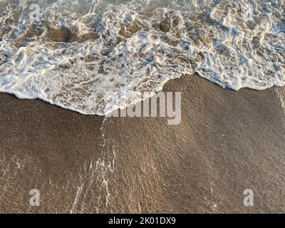 Montecito, Californie, États-Unis. 8th septembre 2022. Vagues et sable (Credit image: © Amy Katz/ZUMA Press Wire) Credit: ZUMA Press, Inc./Alamy Live News Banque D'Images