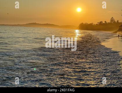 Montecito, Californie, États-Unis. 8th septembre 2022. Coucher de soleil à Butterfly Beach, Montecito Californie. (Credit image: © Amy Katz/ZUMA Press Wire) Credit: ZUMA Press, Inc./Alamy Live News Banque D'Images