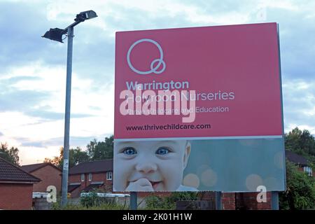 Warrington Hollywood Nurseries, Thrive Childcare and Education Sign, Thelwall - The Quays nursery, Cheshire, Angleterre, Royaume-Uni, WA4 2XT Banque D'Images