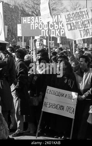 Rassemblement d'orgonisations indépendantes, Saint Alexandre Nevsky Sq., Sofia, Bulgarie. La première manifestation de l'opposition depuis le coup d'État du 10 novembre 1989. Banque D'Images