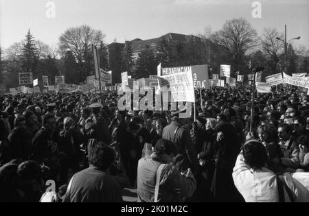 Rassemblement d'orgonisations indépendantes, Saint Alexandre Nevsky Sq., Sofia, Bulgarie. La première manifestation de l'opposition depuis le coup d'État du 10 novembre 1989. Banque D'Images