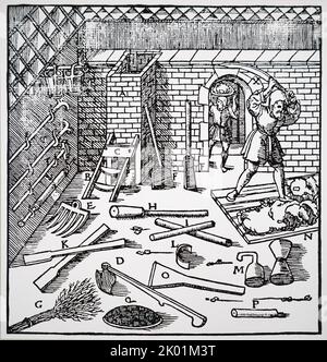 La fusion de minerais, d'or, d'argent, de cuivre ou de plomb. Workman battant l'argile pour faire le luth avec lequel à la ligne four avant la fonte. Bâle, 1556. Banque D'Images