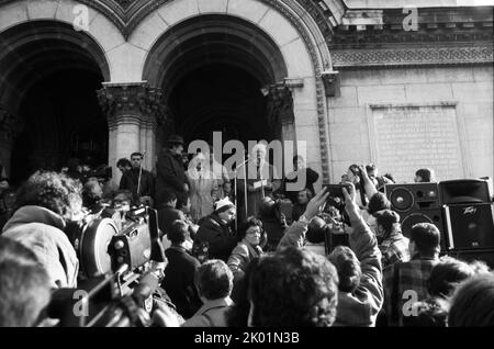 Rassemblement d'orgonisations indépendantes, Saint Alexandre Nevsky Sq., Sofia, Bulgarie. La première manifestation de l'opposition depuis le coup d'État du 10 novembre 1989. Banque D'Images