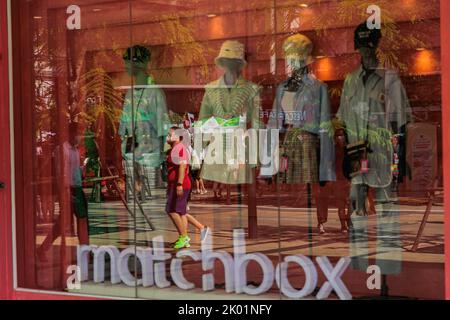 Bangkok, Thaïlande. 09th septembre 2022. Magasin de chiffons de boîte de allumettes vu dans la zone de Siam Square dans le centre-ville de Bangkok. Crédit : SOPA Images Limited/Alamy Live News Banque D'Images