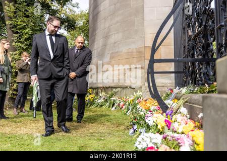 Edinburgh, Royaume-Uni. 09 septembre 2022 en photo : un deuil au Palais de Holyroodhouse à Édimbourg. Crédit : Rich Dyson/Alay Live News Banque D'Images