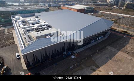 Vue aérienne sur le toit du Vindico Arena de Cardiff et de la piscine et gymnase internationaux de Cardiff Banque D'Images