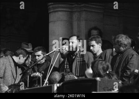 Rassemblement d'orgonisations indépendantes, Saint Alexandre Nevsky Sq., Sofia, Bulgarie. La première manifestation de l'opposition depuis le coup d'État du 10 novembre 1989. Banque D'Images