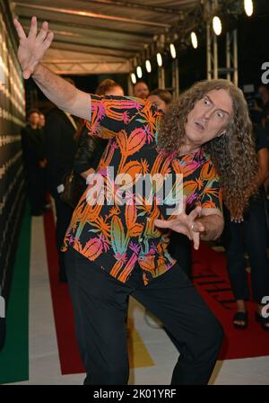 Toronto, Canada. 08th septembre 2022. Le chanteur, musicien et comédien « Weird Al » Yankovic assiste à la projection de Midnight Madness d'un biopic basé sur sa vie « Weird: The Al Yankovic Story » lors de la soirée d'ouverture du Festival international du film de Toronto au Royal Alexandra Theatre de Toronto, au Canada, jeudi, 8 septembre 2022. Photo de Chris Chew/UPI crédit: UPI/Alay Live News Banque D'Images