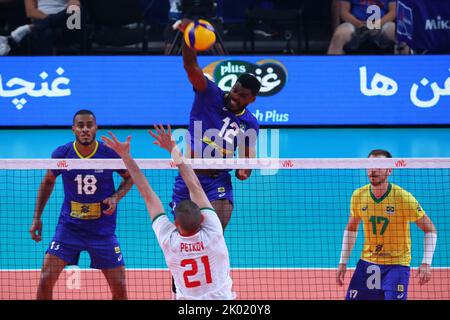 Sofia, Bulgarie - 4 juillet 2022 : des équipes de Bulgarie et du Brésil sont en action lors d'un match de groupe de championnat du monde de volley-ball. Banque D'Images