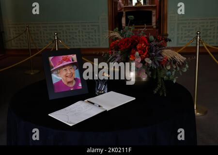 Brighton Royal Pavilion, ville de Brighton & Hove, East Sussex, Royaume-Uni. Livre de Condolence à l'entrée du passage de la reine Elizabeth II au Pavillon Royal, Brighton. 9th septembre 2022 Banque D'Images