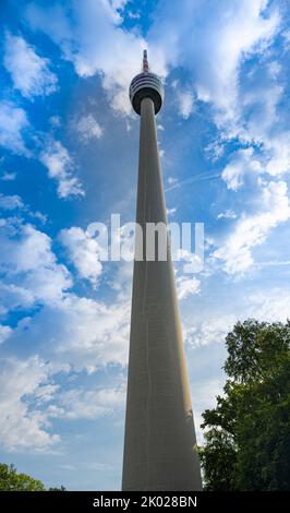 Bâtiment de la tour de télévision (216,6 mètres de haut) à Stuttgart, en Allemagne. Bade-Wurtemberg, Allemagne, Europe Banque D'Images