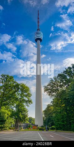 Bâtiment de la tour de télévision (216,6 mètres de haut) à Stuttgart, en Allemagne. Bade-Wurtemberg, Allemagne, Europe Banque D'Images