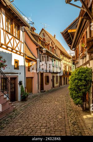 Scène de rue à Eguisheim, France Alsace Banque D'Images