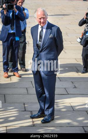 Londres, Royaume-Uni. 9 septembre 2022. Le roi Charles III arrive au Palais de Buckingham, Londres après avoir voyagé de Balmoral après la mort de la reine Elizabeth II jeudi. Date de la photo: Vendredi 9 septembre 2022. Le crédit photo devrait se lire: Matt Crossick/Empics/Alamy Live News Banque D'Images