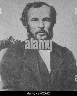 Dmitri Ivanovich Mendeleev (1834 - 1907) chimiste et inventeur russe. On se souviendra mieux de lui pour avoir formulé la Loi périodique et créé une version à long terme de la table périodique des éléments. Il a utilisé la loi périodique non seulement pour corriger les propriétés alors acceptées de certains éléments connus, comme la Valence et le poids atomique de l'uranium, mais aussi pour prédire les propriétés de huit éléments qui n'ont pas encore été découverts. Banque D'Images