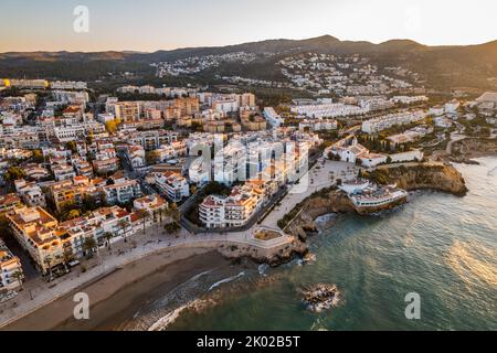 Vue aérienne de Sitges, une ville près de Barcelone en Catalogne, Espagne. Il est célèbre pour ses plages et sa vie nocturne Banque D'Images