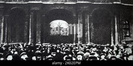 Palais d'hiver après l'assaut. 26 octobre 1917 du matin. Photo de I. Kobozev. Banque D'Images