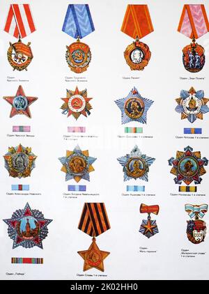Médailles soviétiques de gauche à droite: Médaille de la bannière rouge; médaille de la bannière rouge des travailleurs; l'ordre de Lénine; médaille de la marque de distinction; médaille de l'étoile rouge. Le premier degré Grande médaille patriotique de guerre; le premier degré Médaille Suvorovs; le premier degré Médaille Kutuzovs; la médaille Alexander Nevsky; le premier degré Médaille Bodgan Khmelnitski; le premier degré Médaille Ushakovs; le premier degré Médaille Nakhimovs; la médaille de la victoire; la médaille du premier degré gloire; Une médaille de héros (décernée à des femmes qui ont élevé plus de 10 enfants); la médaille de gloire au premier degré des mères (décernée aux femmes qui ont élevé plus de 7 enfants); Banque D'Images