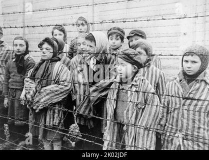 Survivants du camp de la mort d'Auschwitz, libérés par l'Armée rouge en janvier 1945 Banque D'Images