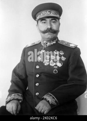 Semyon Mikhaïlovich Budyonny (1883 - 1973); chef militaire soviétique, un des premiers marshals de l'Union soviétique , trois fois héros de l'Union soviétique , chevalier complet de la Croix de Saint-Georges et médaille de Saint-Georges de tous les grades. Commandant de la première armée de cavalerie de l'Armée rouge pendant la guerre civile , un des principaux organisateurs de la cavalerie rouge Banque D'Images