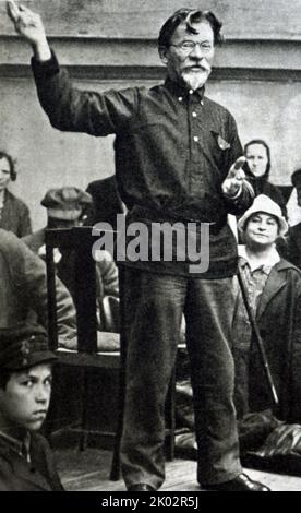 Mikhail Ivanovich Kalinin (1875 novembre - 3 juin 1946) - révolutionnaire russe, homme d'État soviétique et chef de parti. En 1919, L. D. Trotsky l'a appelé le chef d'État tout-russe, après 1935 il a commencé à être appelé le chef d'État tout-Union , aussi le président ouvriers et paysans et tout simplement le grand-père Kalinin, depuis 1919 jusqu'à l'année suivant sa mort, Kalinin a servi comme chef d'État officiel (Dans différentes années, il a été appelé différemment) dans la RSFSR, puis en URSS. Membre du Comité central de la FSESP (b) (1919-1946). Un candidat membre du Politburo du Comité central de Banque D'Images