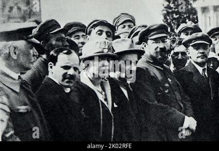 Vladimir Lénine à la pose d'un monument à Karl Marx sur la place Teatralnaya (aujourd'hui la place Sverdlov). 1920, 1 mai. Moscou. Banque D'Images