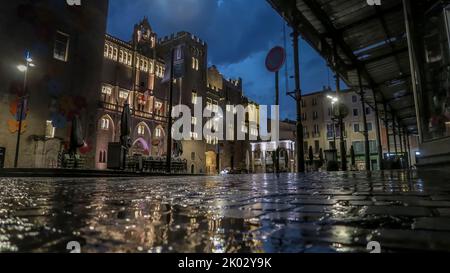 Mairie à la place de l'Hôtel de ville à Narbonne. Le nouveau palais des archevêques a été construit au XIVe siècle et est un monument historique. Banque D'Images