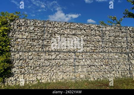 Allemagne, Bavière, haute-Bavière, Comté d'Altötting, clôture de gabion, paroi de la gabion, paroi de la gabion Banque D'Images