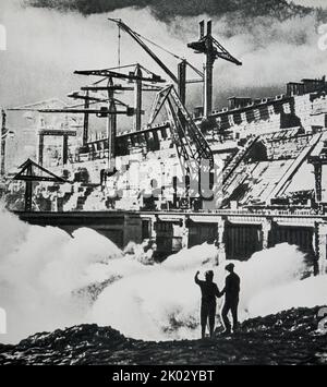 Barrage hydroélectrique en cours de construction en URSS vers 1962. Banque D'Images