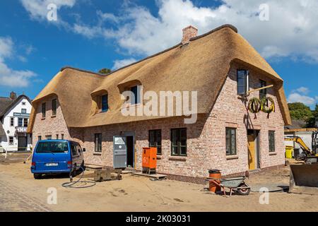 Maison de chaume en construction, Nieblum, Ile de Föhr, Frise du Nord, Schleswig-Holstein, Allemagne Banque D'Images