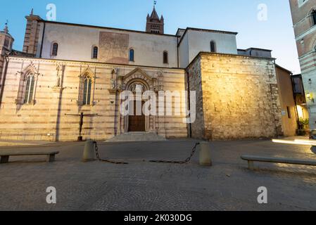 Piazza Dante avec Duomo San Lorenzo, Grosseto, Toscane, Italie Banque D'Images