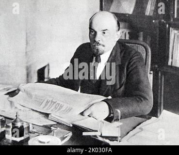 Vladimir Lénine à son bureau dans son bureau au Kremlin. 1918, Moscou. Otsup P. A. Banque D'Images