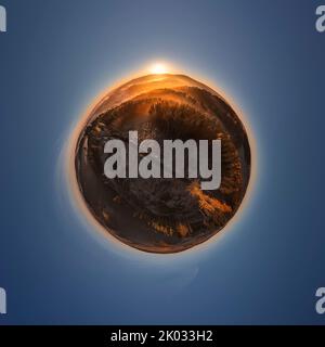 Allemagne, Thuringe, Großbreitenbach, WildenSpring, paysage, Coupe à blanc, forêt, montagnes, vallées, brouillard de la vallée de Schwarza, lever du soleil, panorama sur la sphère Banque D'Images