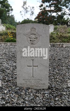 Nakuru, Vallée du Rift, Kenya. 9th septembre 2022. Vue sur une pierre tombale des tombes de la première et de la deuxième Guerre mondiale du Commonwealth au cimetière de Nakuru North. Selon la Commission des sépultures de guerre du Commonwealth, le cimetière nord de Nakuru contient 27 sépultures du Commonwealth de la première Guerre mondiale et 45 de la Seconde Guerre mondiale. Pendant la Seconde Guerre mondiale, la reine Elizabeth, alors princesse, a servi dans le Service territorial auxiliaire des femmes, la branche féminine de l'Armée britannique. (Image de crédit : © James Wakibia/SOPA Images via ZUMA Press Wire) Banque D'Images